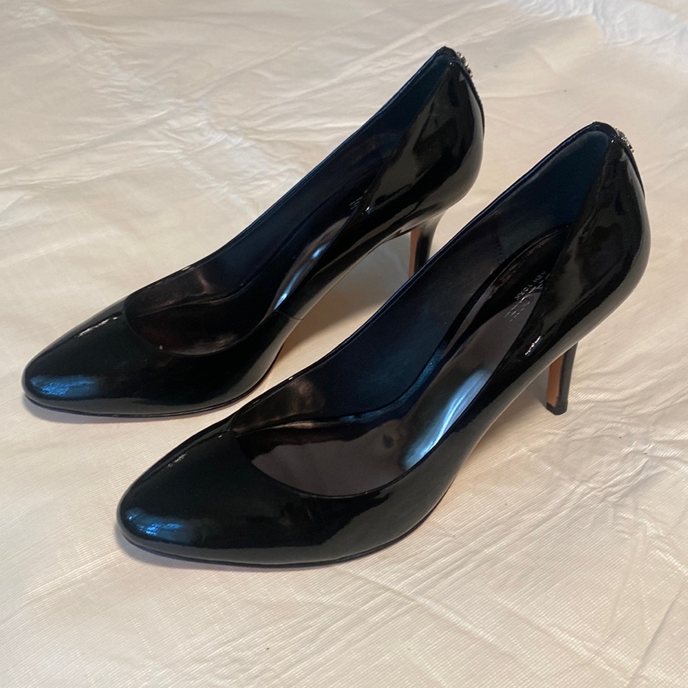 Coach Black Patent High Heeled Pumps. Size 9. All leather. Never Worn. 🖤🖤🖤🖤